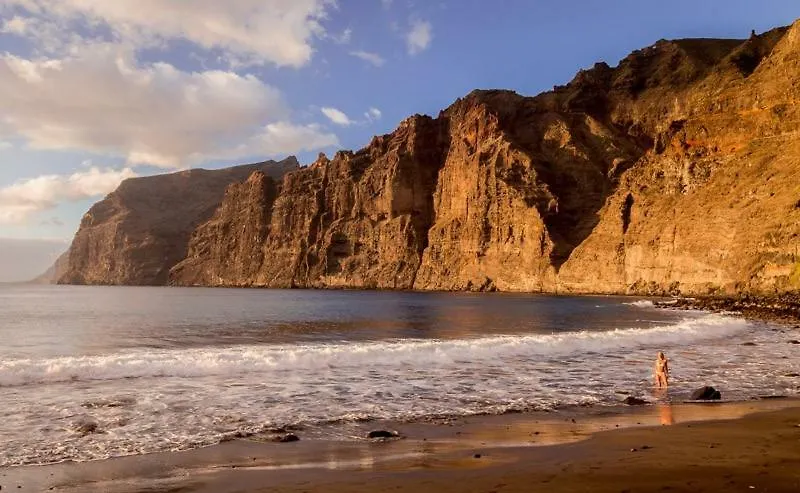 First Line Beach Front 2 Bedroom Apartment Los Gigantes Santiago del Teide